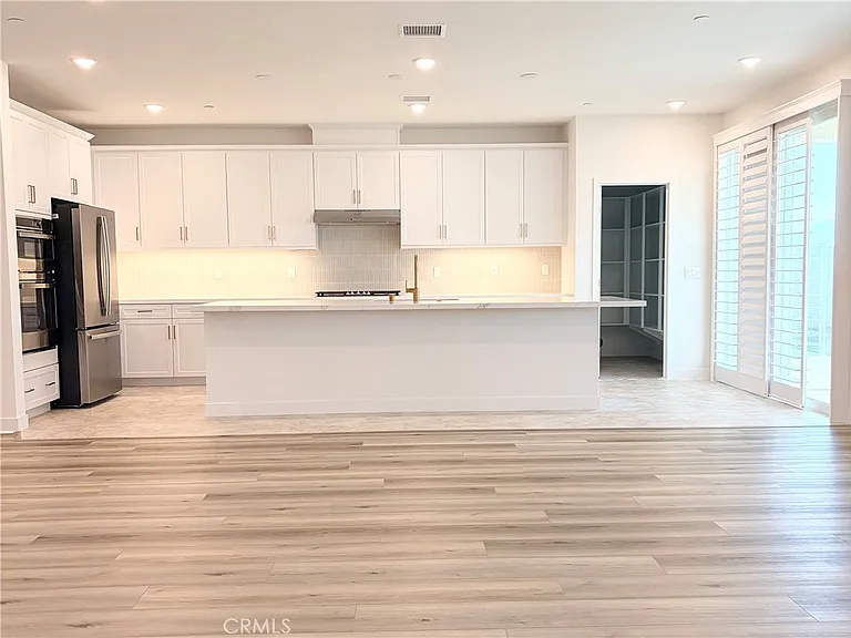 26756 Bermudez St — Photo 6