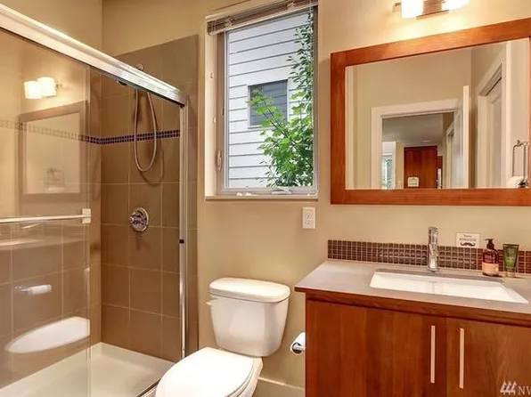 1314 227th Ave SE #6, Sammamish, WA 98075