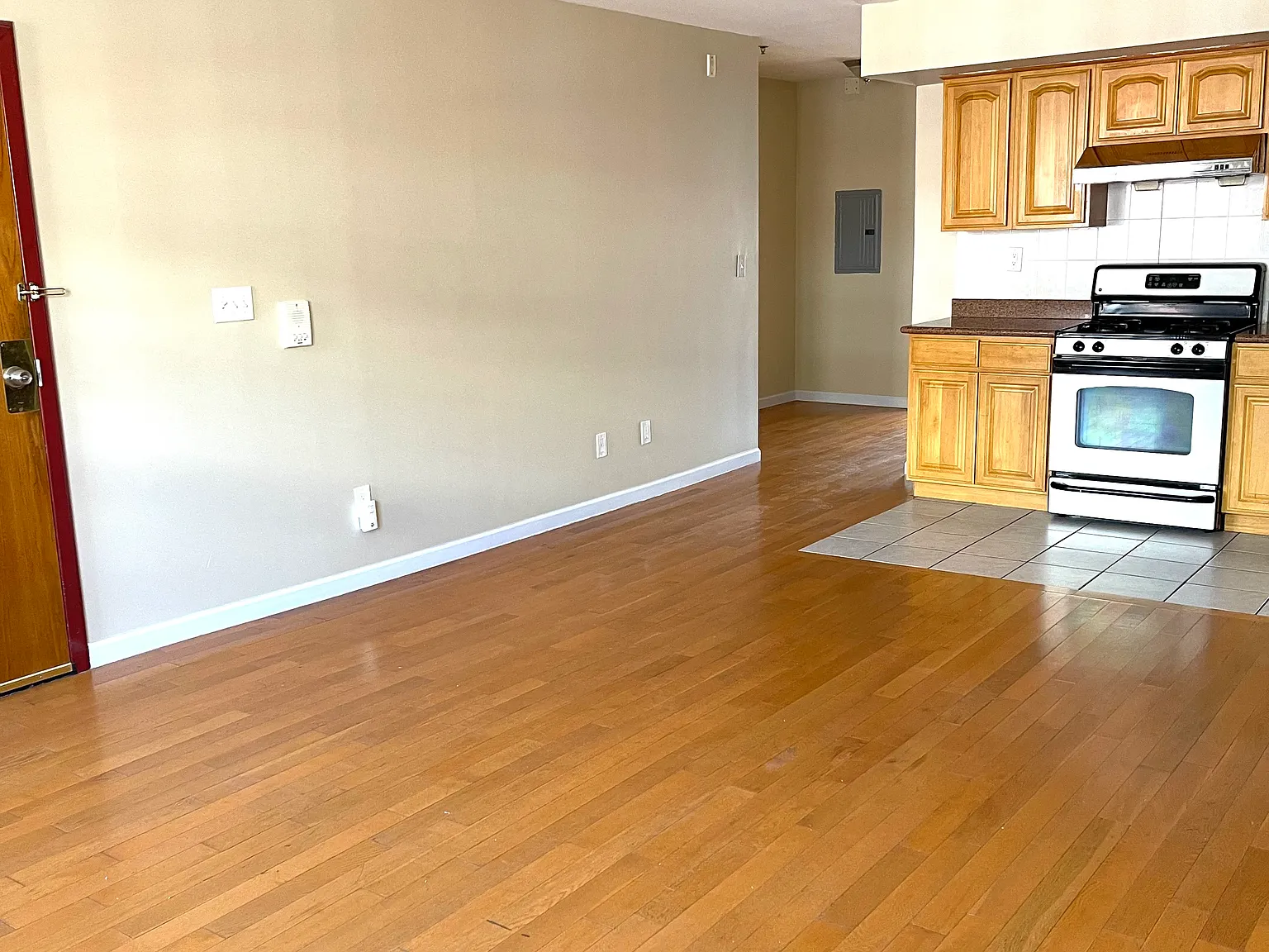 3 bed, 2.5 bath, $2,400 — Photo 3