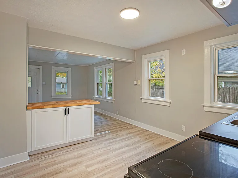1822 S Warren St — Photo 6