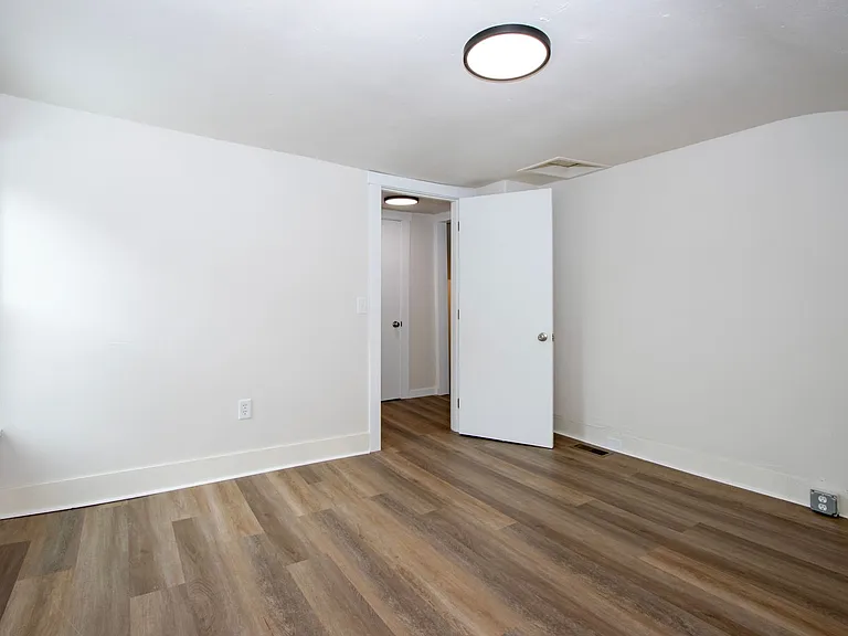 217 Hall St — Photo 13