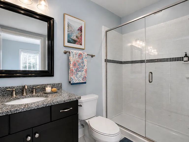 2320 Roswell Ave — Photo 12