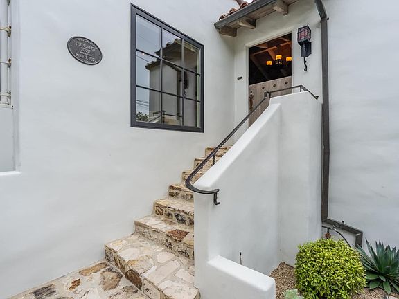 4th image of 2448 Bay View Ave