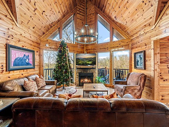 2nd image of 1559 Rainbow Ridge Way