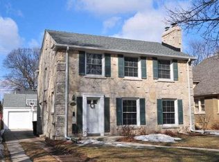 2625 Lefeber Ave, Wauwatosa, WI 53213