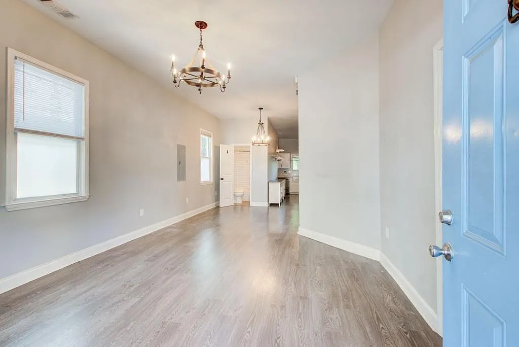 3 bed, 2.0 bath, 1148 sqft, $2,600 — Photo 3