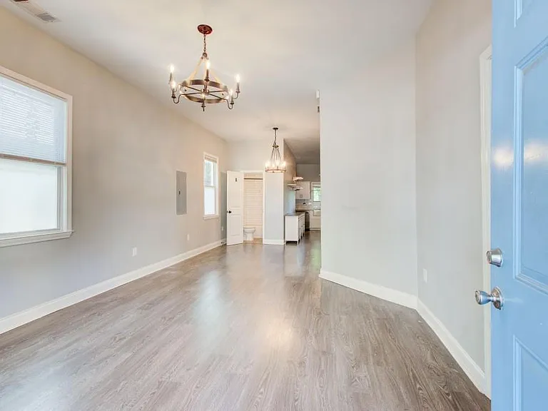 592 Martin St SE — Photo 3