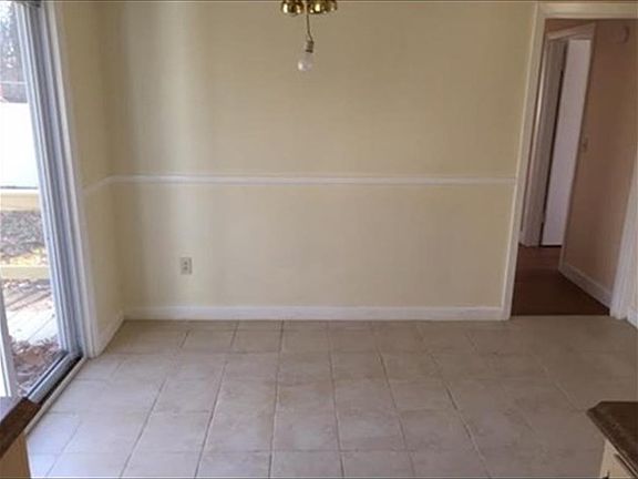 5th image of 94 Woodmont Dr