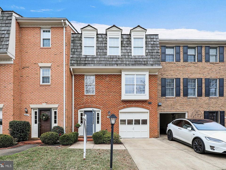 1st image of 2940 Oakborough Sq