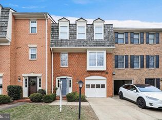 2940 Oakborough Sq, Oakton, VA 22124