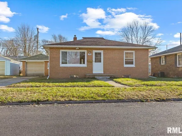 1410 N 11th St, Pekin, IL 61554