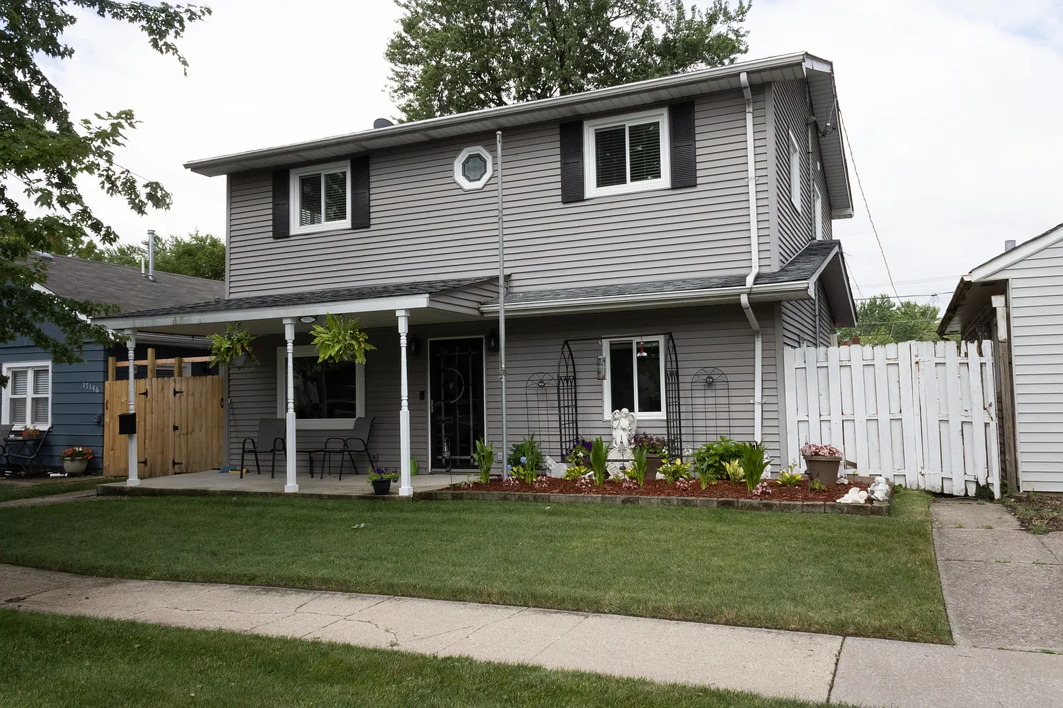 17142 Park Ave photo 1
