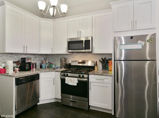1422 W Chestnut St #1, Chicago, IL 60642