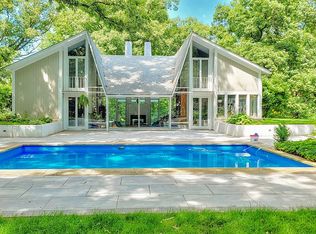 75 Hawthorne Rd, Barrington, IL 60010