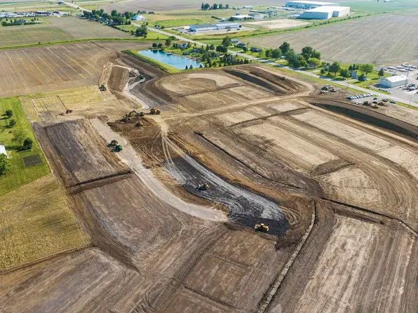 5038 Chickadee Dr, Woodburn, IN 46797