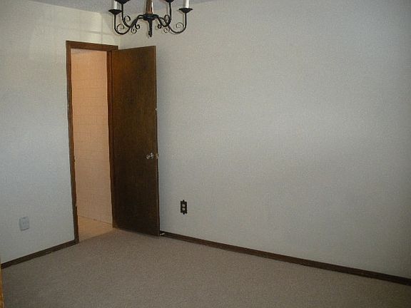 5th image of 1101 N Southminster St