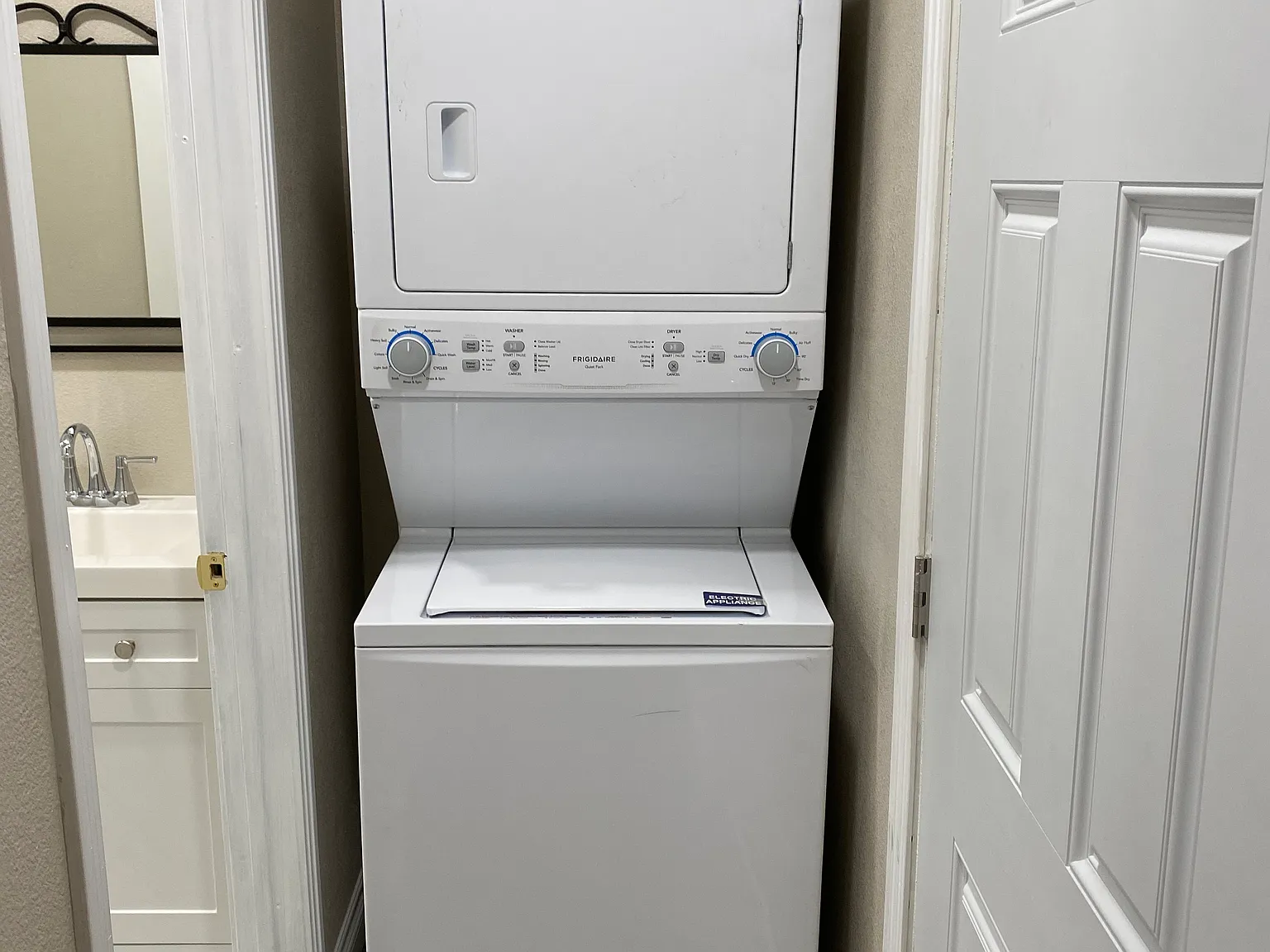 Studio, 500 sqft, $1,900 — Photo 2