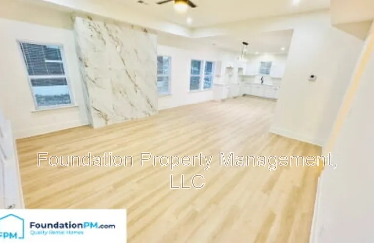 910 Dickinson St — Photo 8