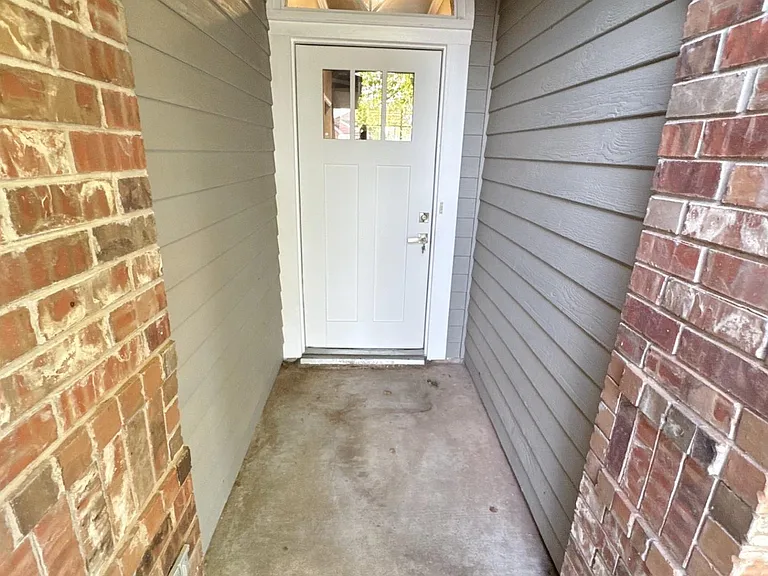 1213 Parliament St — Photo 4