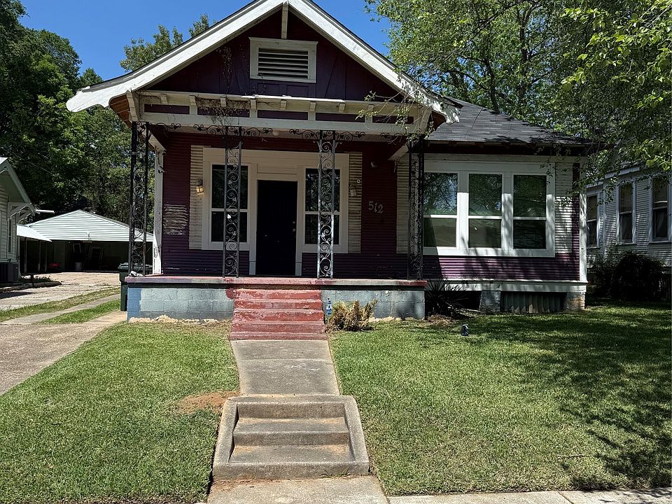 2nd image of 512 College St