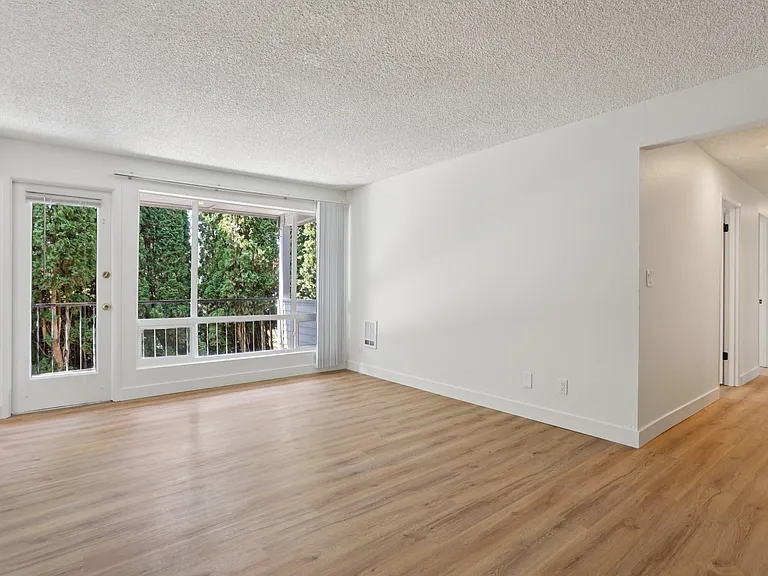 Olympic West Apartments — Photo 21