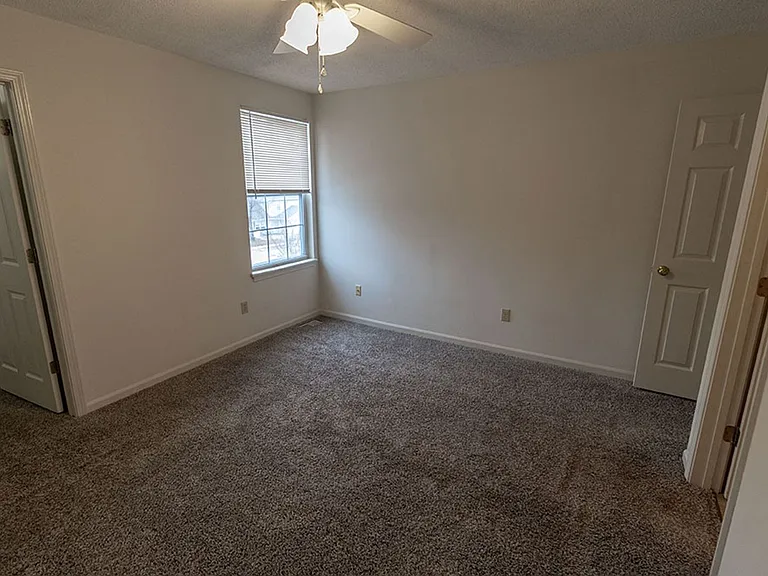 212-214 Nikki Way — Photo 19