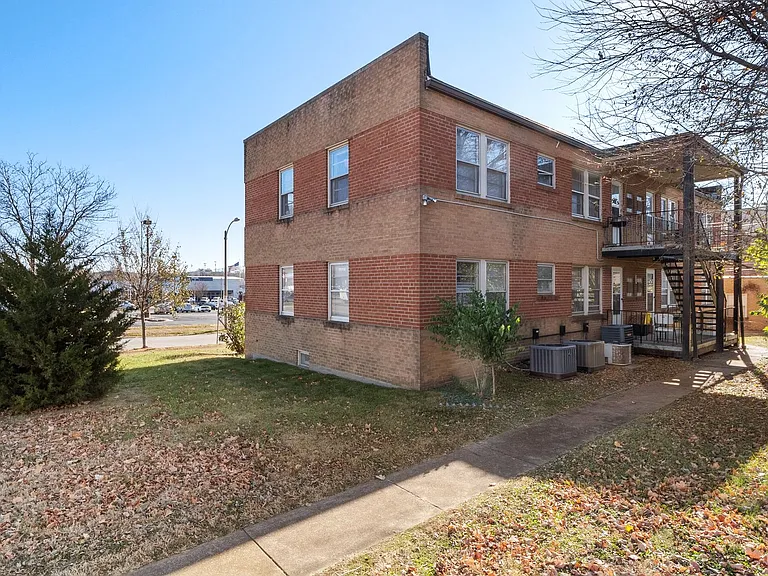 3307 Lawn — Photo 24