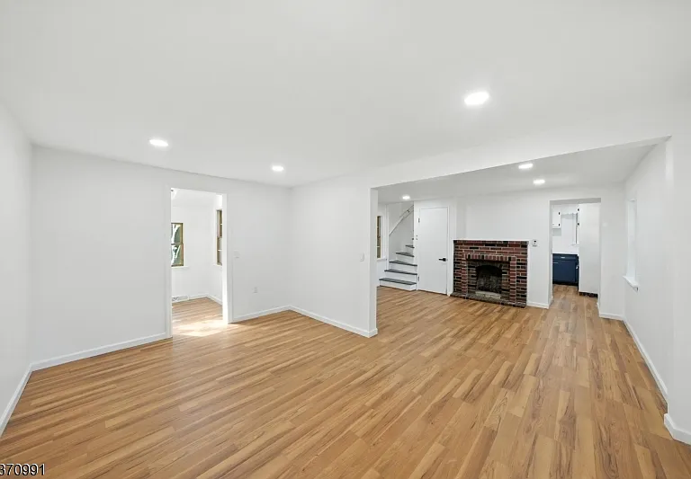 34 North St — Photo 1