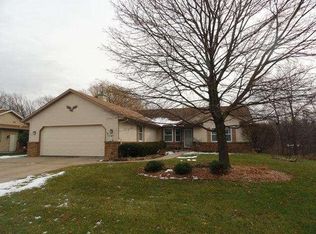 1161 Riverbend Dr, Hartford, WI 53027