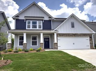 321 Fox Cove Rd, Hendersonville, NC 28792