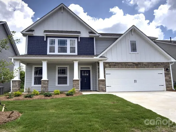 321 Fox Cove Rd, Hendersonville, NC 28792