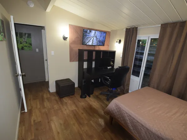 4135 Park Blvd, Palo Alto, CA 94306