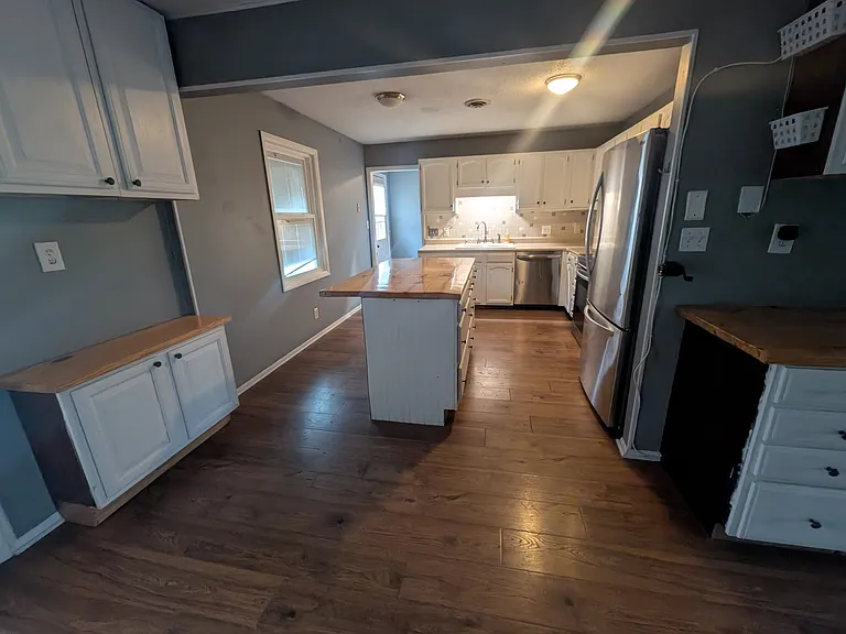 2113 W Christy Ln — Photo 11