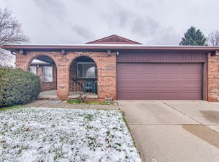 4802 Shoreline Ct, Waterford, MI 48329