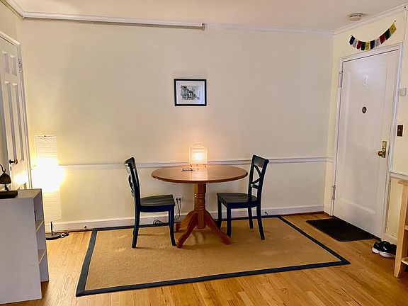 2nd image of 2 Chateaux Cir #2Y