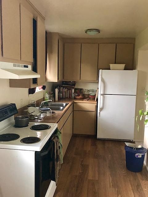 Kitchen with stove and fridge