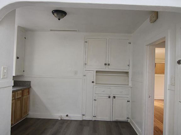5th image of 831 E Chevy Chase Dr