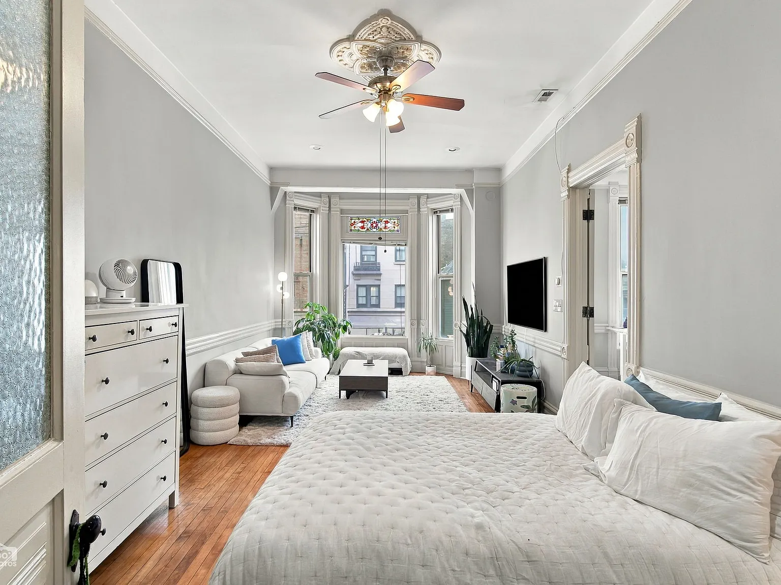 2772 N Lincoln Ave — Photo 3