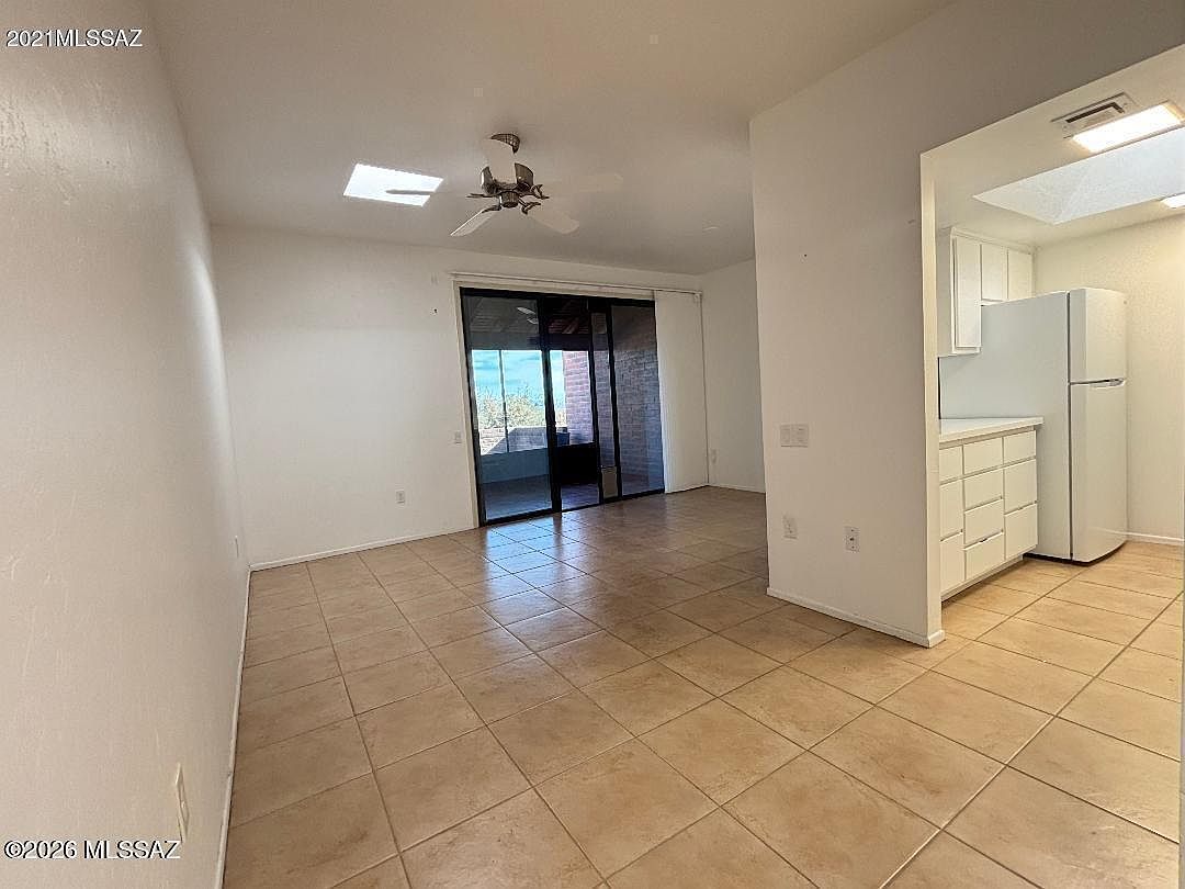 1364 W Desert Hills Dr