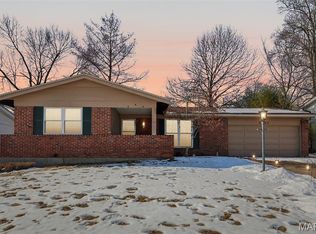 2531 Wesglen Estates Dr, Maryland Heights, MO 63043
