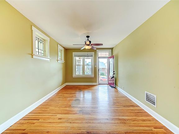 3rd image of 4451 Ellenwood Ave