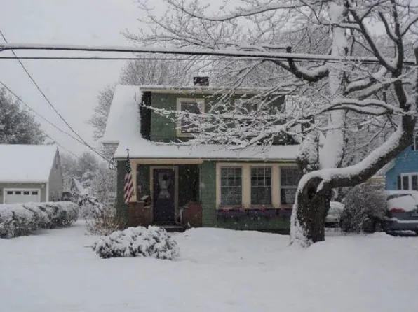 51 Dearborn Ave, Hampton, NH 03842