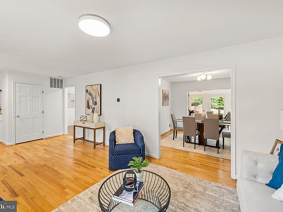 5th image of 10027 Whitefield St