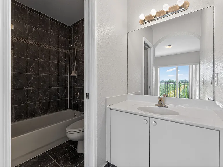 17106 SW 138th Ct — Photo 21