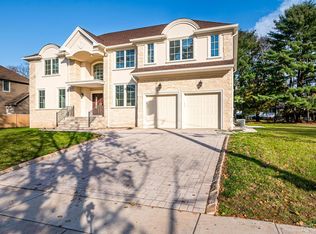 2 Colonial Ct, Edison, NJ 08820