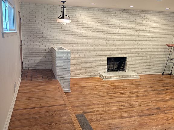 2nd image of 578 Oakland Dr SE
