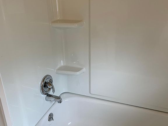Bath tub