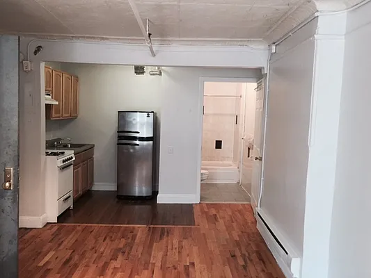 Rented by Premier Metro Realty Corp | media 18