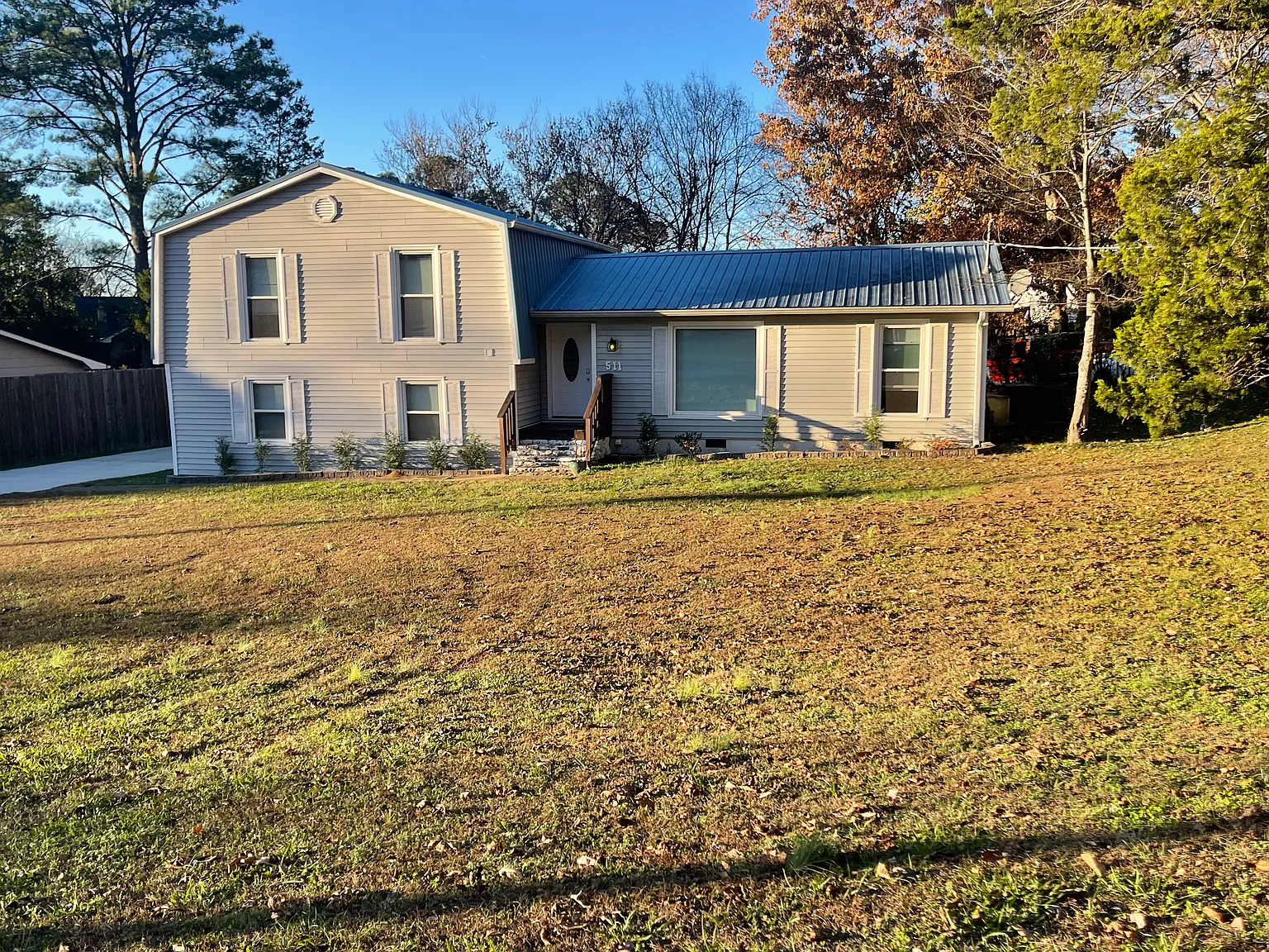4 bed, 2300 sqft, $2,300 — Photo 2