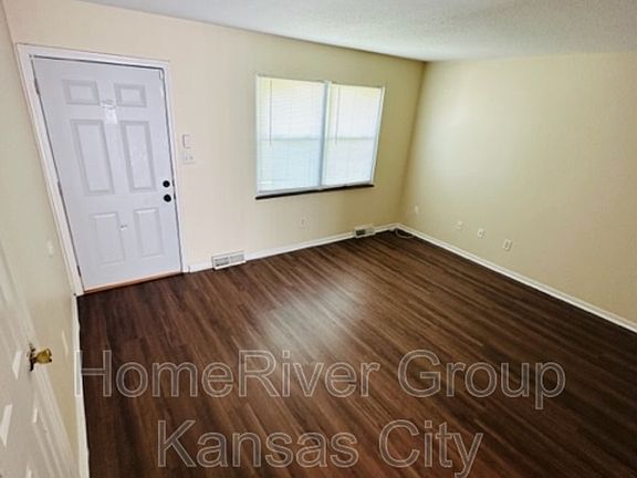 4th image of 412 N Downey Ave